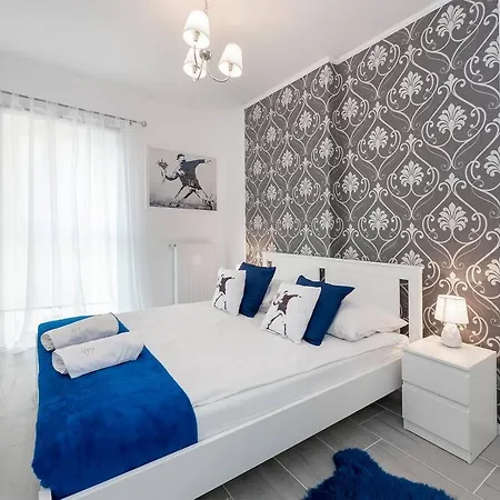 Banksy - Ilumino Apartment *